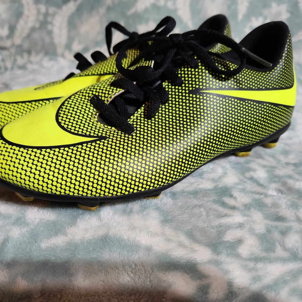 Nike 6 youth soccer cleats